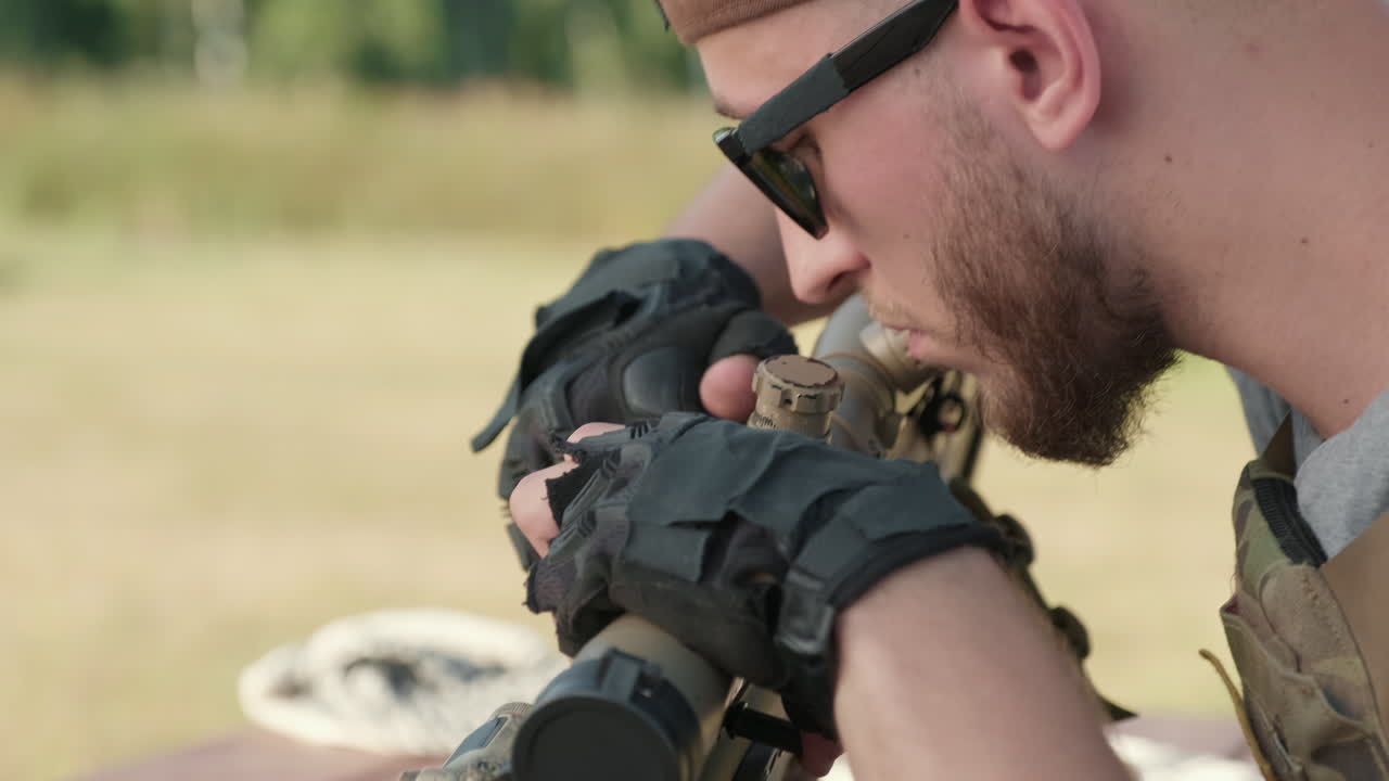 Soldier Assembling Rifle
