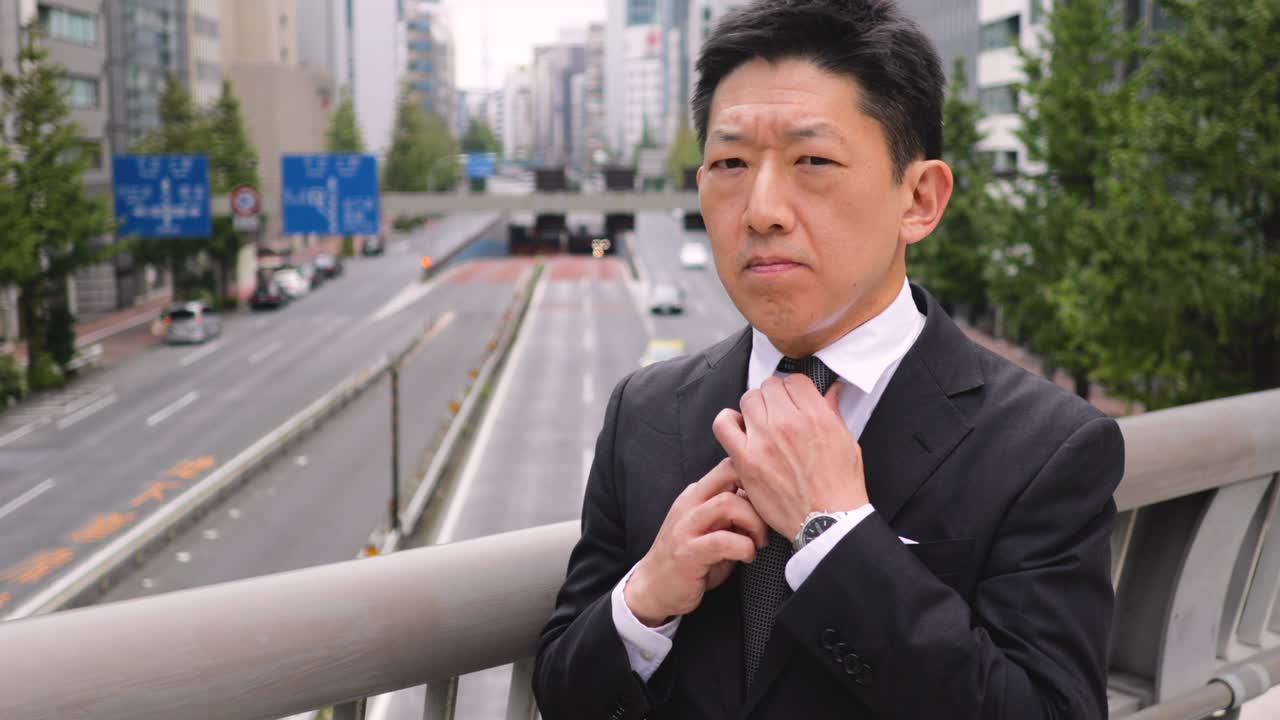 일본 도쿄에 있는 한 일본인 사업가의 초상화