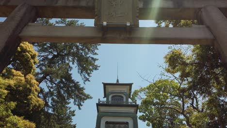 Escaleras-Al-Templo-Del-Santuario-De-Oyama-En-Kanazawa,-Japón