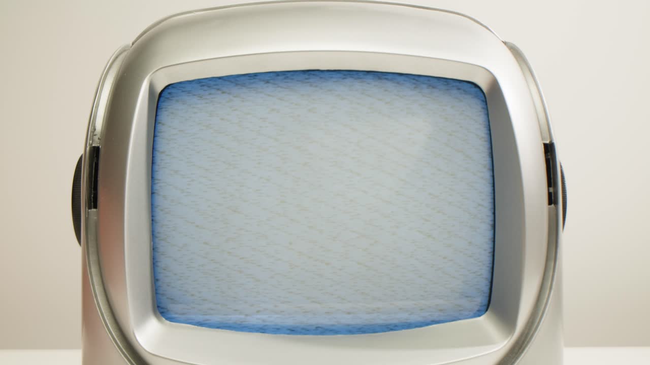 레트로 tv, 노스탈기적인 설정으로 빈티지 tv, 레트로 tv는 화면에 곡물을 표시합니다, 무서운 할로윈 밤 장치, 크로마 키 및 그린 스크린에 좋습니다.