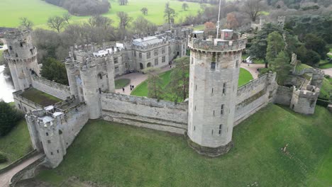 Steigende-Drohne-Aus-Der-Luft,-Warwick-Castle,-Warwickshire,-Großbritannien