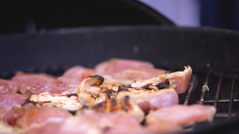 pollo asado en la parrilla