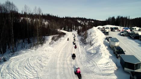 Paseo-En-Máquina-De-Nieve-De-Alaska-Para-El-Cáncer.-Petersville,-Alaska