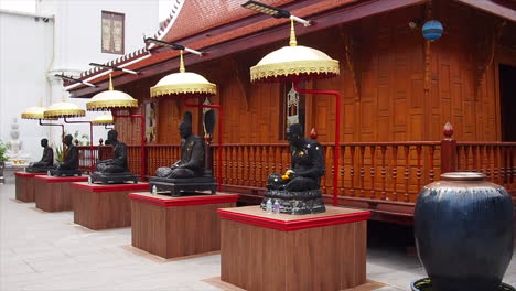 Sitting-statues-in-a-temple-Bangkok,-Thailand