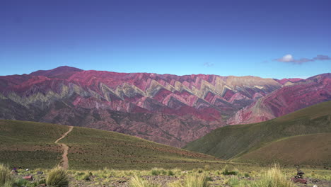 Imágenes-En-Cámara-Rápida-Del-Icónico-Cerro-De-Los-14-Colores,-También-Conocido-Como-El-Hornocal,-En-Humahuaca,-Jujuy,-Argentina.