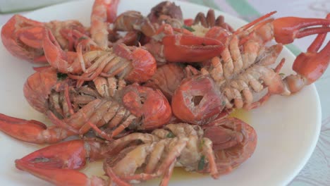 plate of boiled crawfish