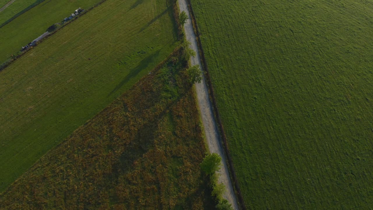 시골 도로 푸른  ⁇ 은 해가 지는 동안 podhale, 작은 폴란드