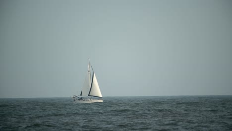 Sailing-across-the-horizon