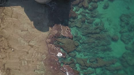 vista aérea de arriba hacia abajo de la ciudad antigua de acre, ciudad antigua de acre, israel.