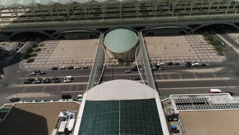 Estación-De-Tren-De-Oriente-En-Lisboa,-Portugal-Vista-Aérea