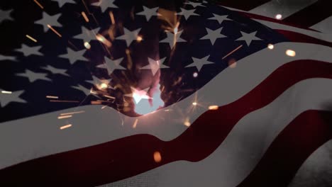animación de primer plano de chispas contra la bandera estadounidense ondeando