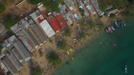 Vista-Aérea-Giratoria-Desde-Arriba-De-La-Popular-Playa-Turística-En-América-Latina