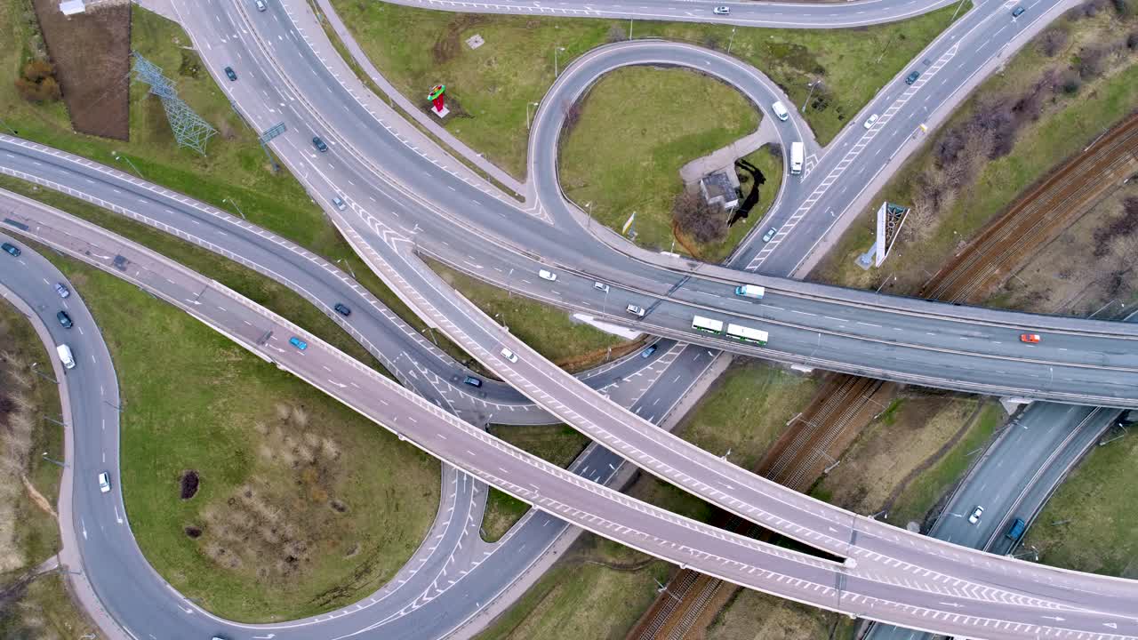 vista aérea de una intersección de autopista