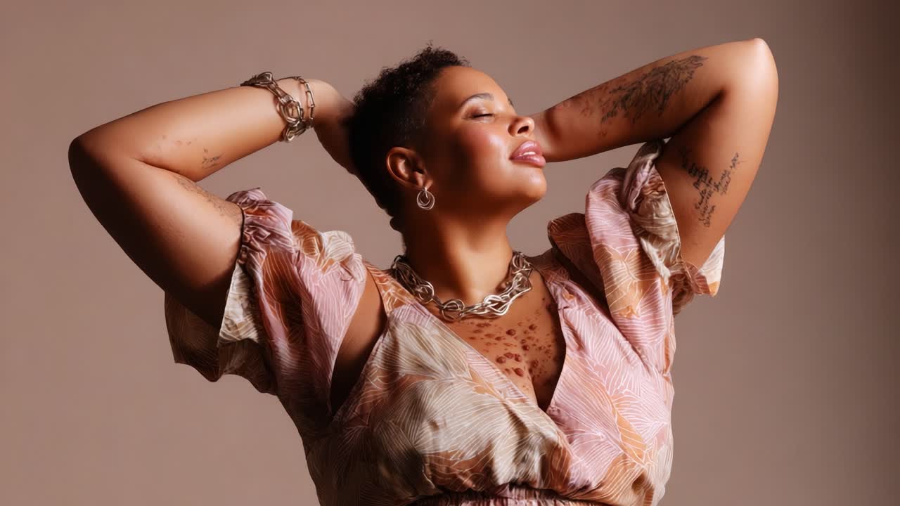 Celebrating Body Positivity and Confidence: A Stunning Portrait of a Woman Embracing Her Beauty and Individuality in a Stylish and Artistic Photoshoot