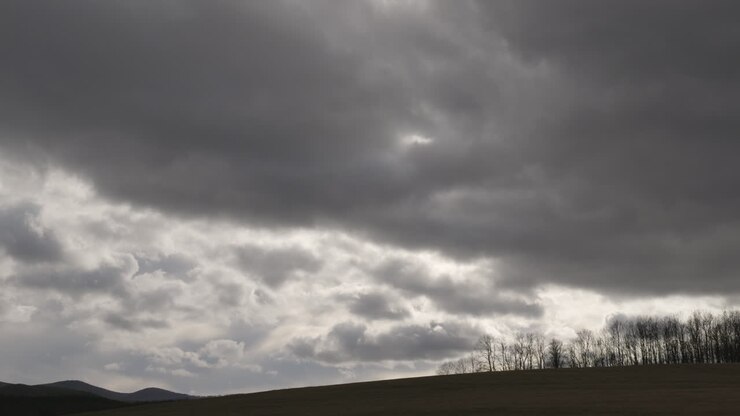 Stormskyer på en vinterdag.