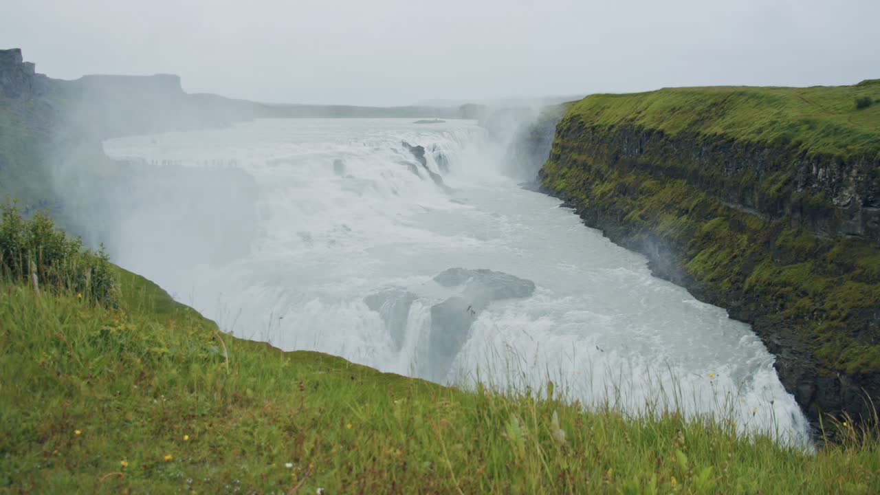 increíble cascada gullfoss en islandia ubicada en el círculo dorado.