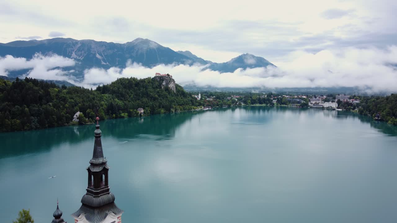 Ripresa aerea di Bled Island sul lago di Bled, Slovenia