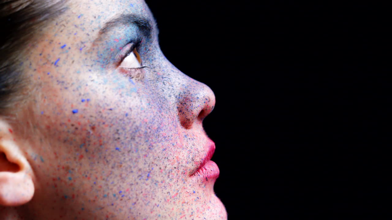 cara, pintura y arte con una mujer en el estudio