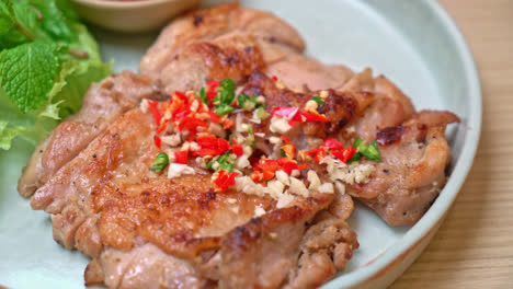 savoury-grilled-chicken-with-chilli-and-garlic-on-plate