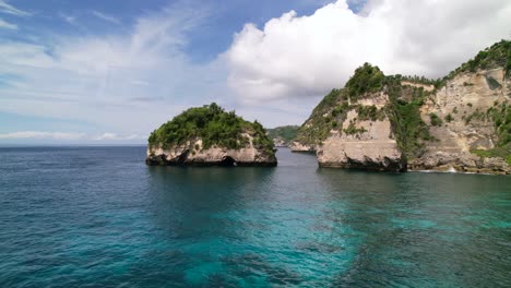 Luftdrohnenvideo-Von-Diamond-Beach-In-Nusa-Penida-Bali-Während-Des-Tages