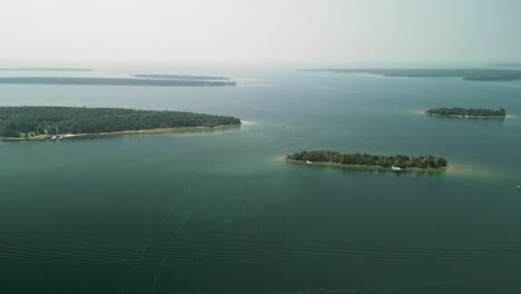 Aerial-view-of-small-islands-on-Lake-Huron,-Les-Cheneaux-Islands,-Michigan