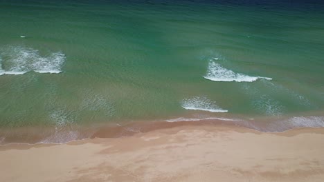 Leerer-Strand,-Meereswellen-In-Comporta,-Portugal