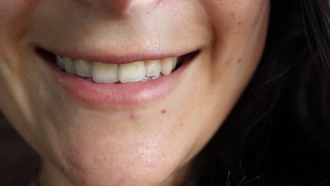 retrato frontal primer plano de la sonrisa
