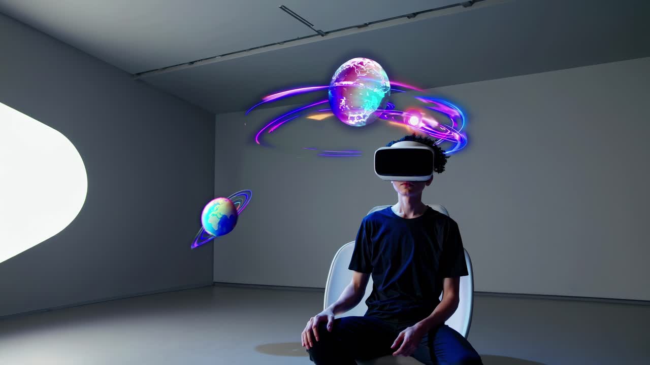 Un concetto video futuristico con una persona che indossa un visore VR e pianeti in orbita.