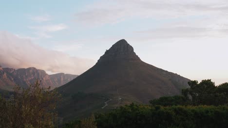 Einspielung-Von-Tischplatte-Und-Lions-Head-Mountain-In-Kapstadt,-Südafrika