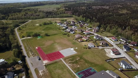 Edificio-Escolar-Del-Dron-En-Randvere-Estonia