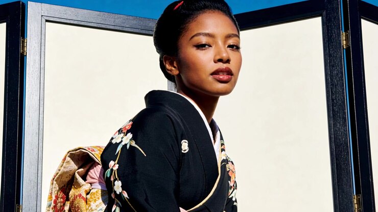 Photographer signaling, model turning head at studio folding screen, with black kimono and obi