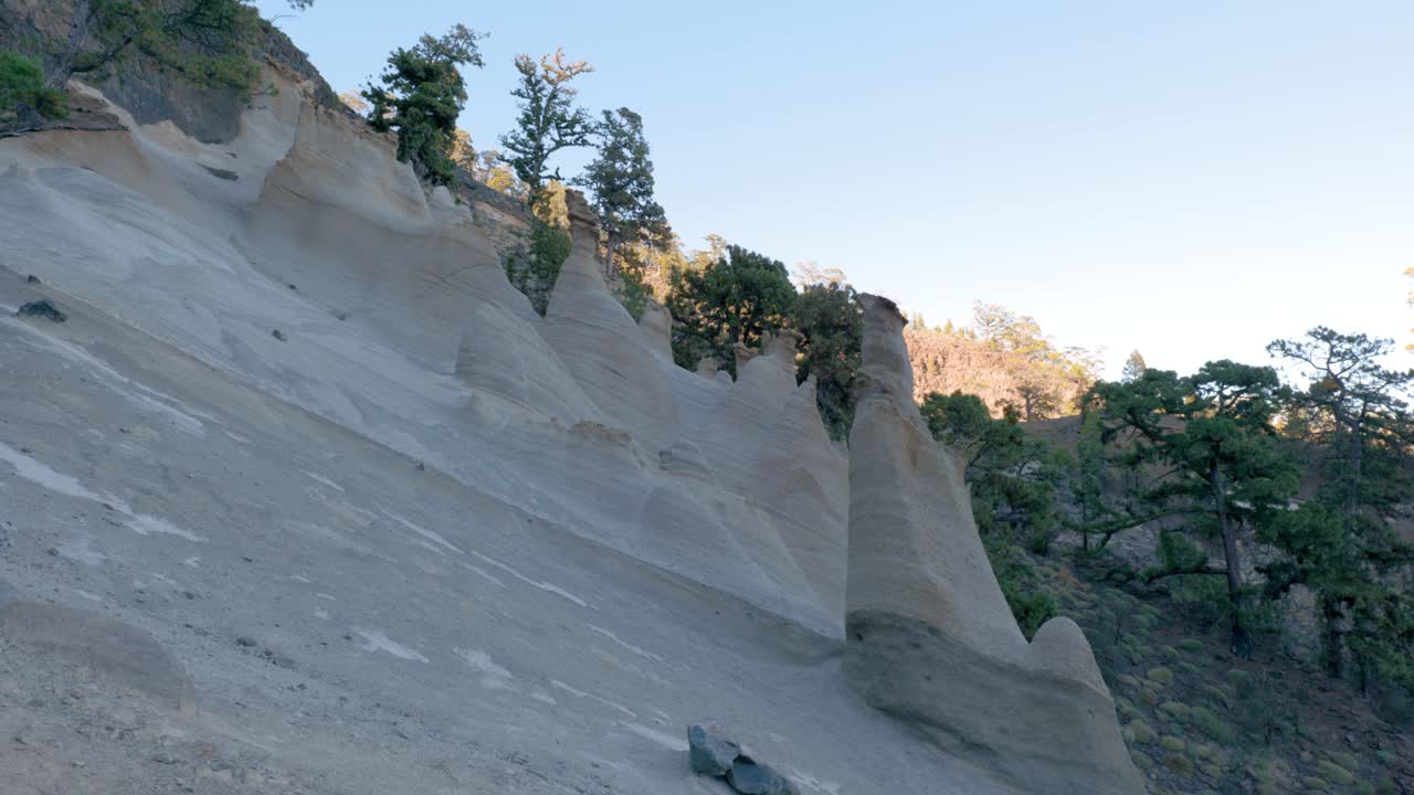 일몰 시 테네리페의 테이데 국립공원의 달 풍경