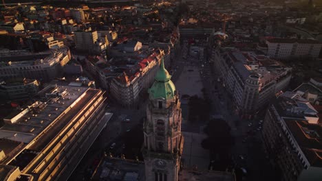 Toma-De-Drone-De-Câmara-Municipal-Do-Porto,-Ayuntamiento-De-Porto-Ubicado-En-El-Centro-De-La-Ciudad