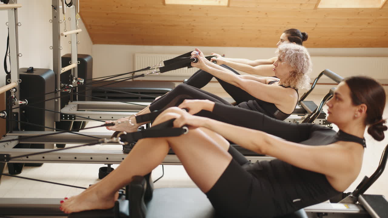 필라테스 리포머 운동 세션