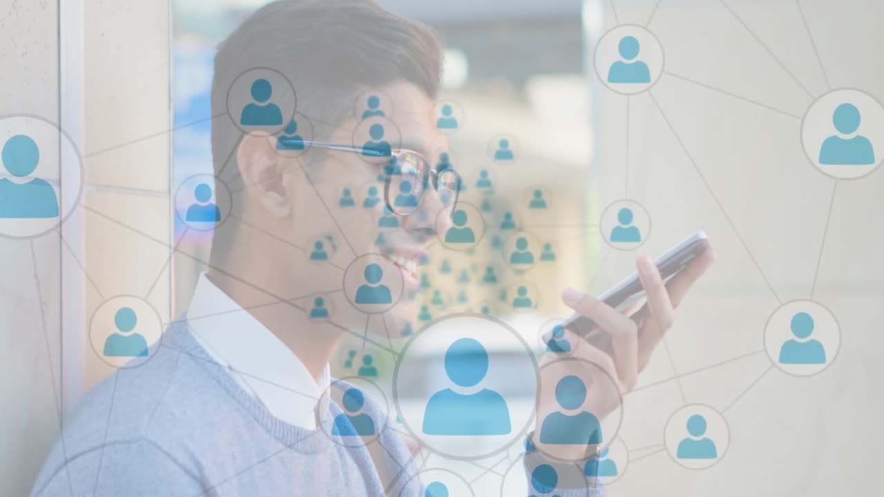 uso de teléfono inteligente, hombre viendo conexiones de redes sociales animación