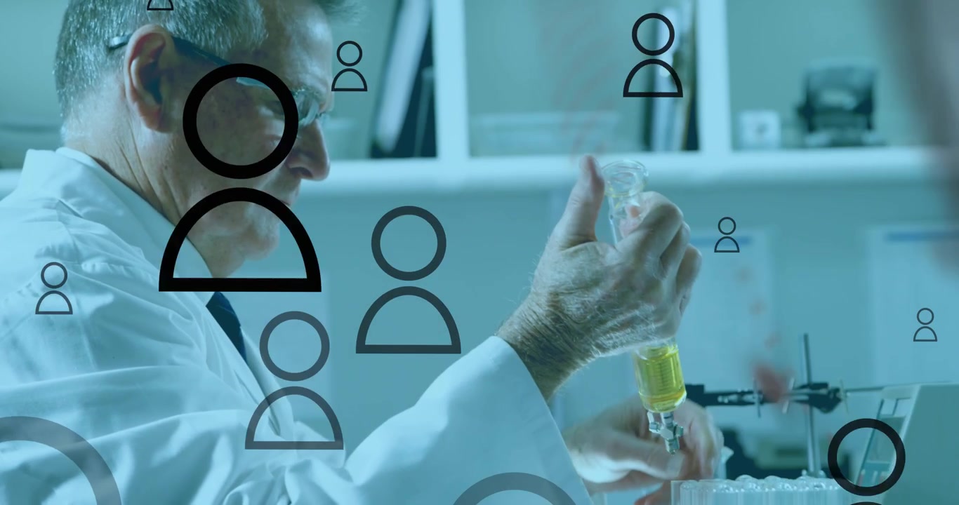 Animatie van mediapictogrammen en een wereldbol boven een blanke mannelijke wetenschapper in een laboratorium.
