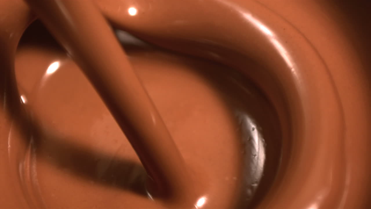chocolate derretido que se vierte
