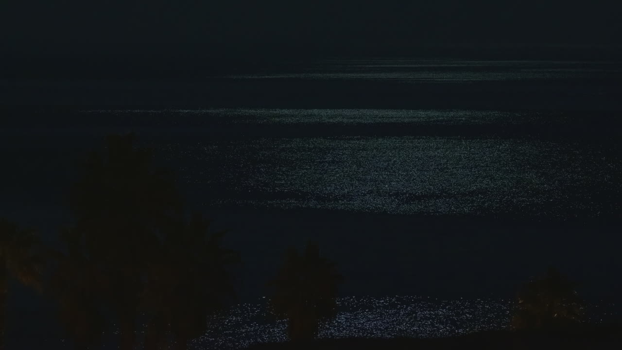 밤의 이 물 위에