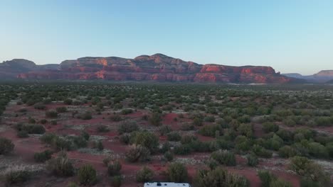 Wohnmobil-Isoliert-In-Der-Wildnis-In-Der-Nähe-Von-Sedona-Red-Rocks-In-Arizona