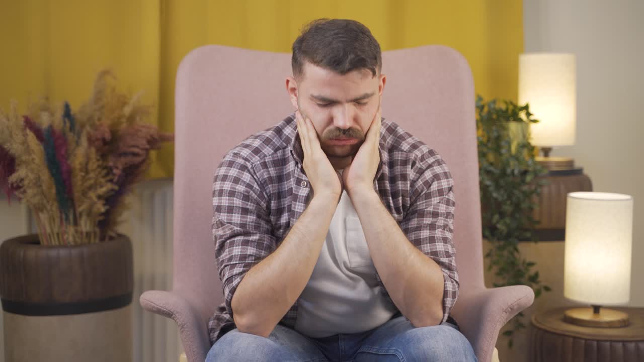 hombre deprimido e infeliz.