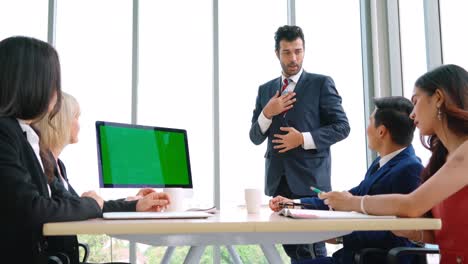 Business-people-in-the-conference-room-with-green-screen