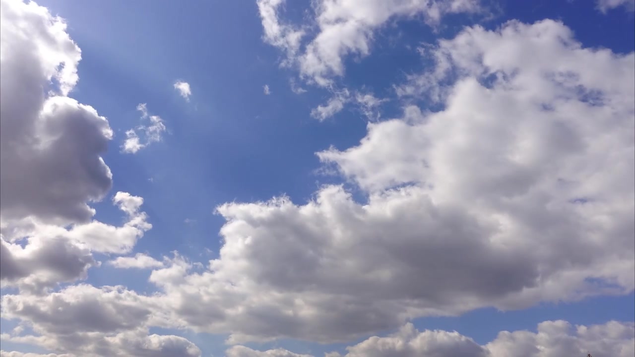 Nuvole nel cielo. Riprese in time lapse