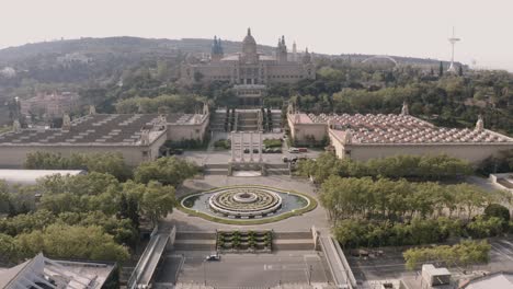 Leere-Straßen-In-Barcelona,-Spanien,-Aufgrund-Der-Isolation-Und-Der-Anordnung-Der-Regierung,-Wegen-Des-Coronavirus-Zu-Hause-Zu-Bleiben