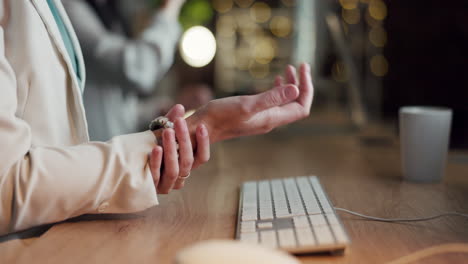 Joint-pain,-typing-or-woman-with-wrist-injury