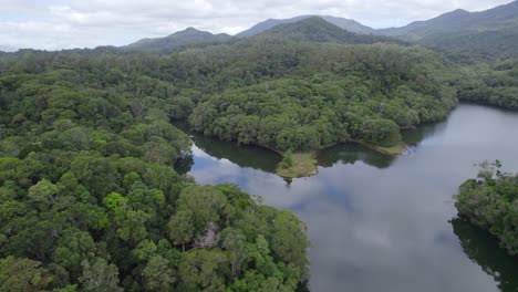 Copperlode-Staudamm,-Reservoir-Staudamm-In-Der-Region-Cairns,-Queensland,-Australien---Drohnenaufnahme-Aus-Der-Luft