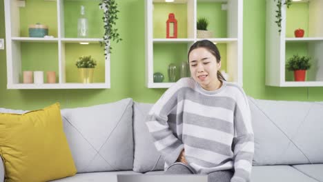 Young-Asian-woman-experiencing-pain-in-the-groin-area-has-an-inguinal-hernia.