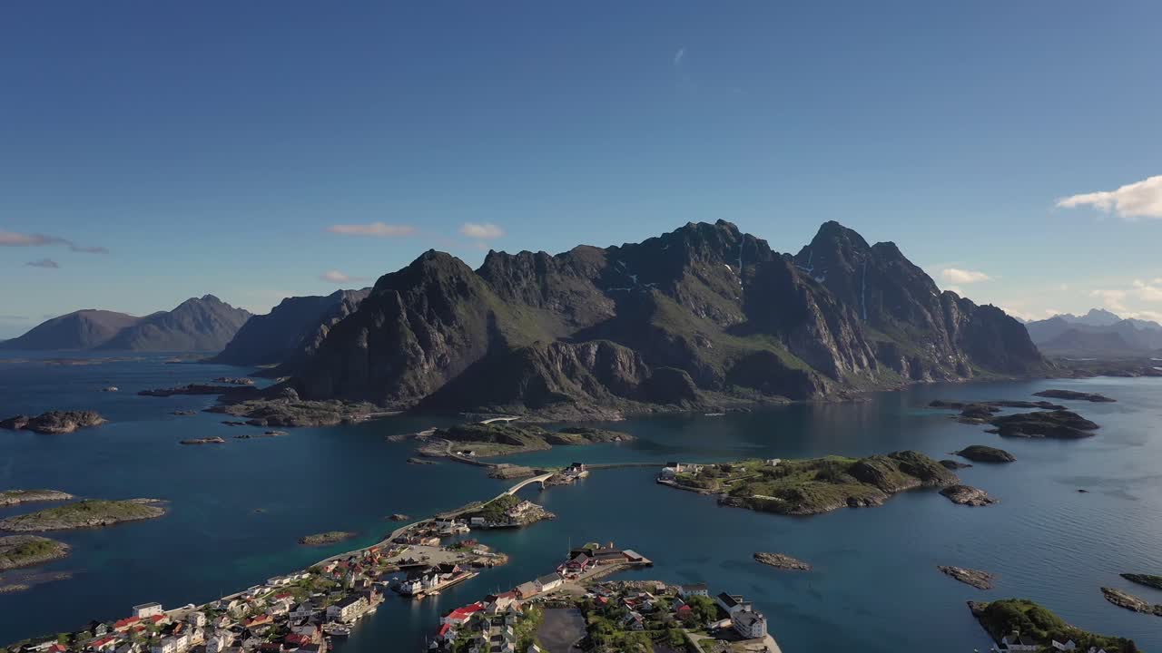 헨닝스바어 루포텐 (henningsvaer lofoten) 은 노르웨이 노르드랜드 카운티에 있는 군도이다.