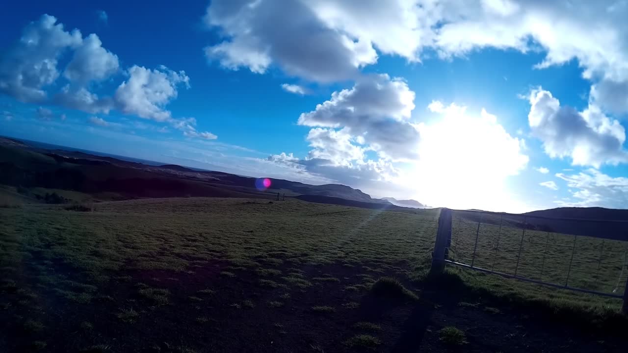 persona corre al atardecer - lapso de tiempo