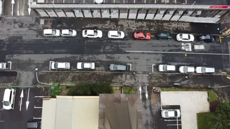 Drone-Vista-De-Pájaro-Viendo-El-Techo-De-La-Iglesia