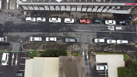 drone vista de pájaro viendo el techo de la iglesia